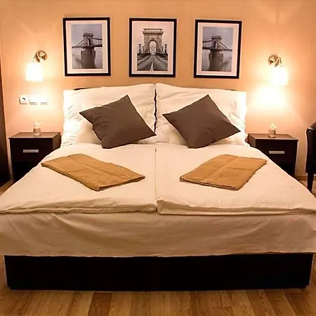 Budapest Ville Bed & Breakfast Bed & Breakfast 3*
